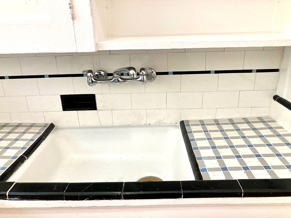 Building Photo 5