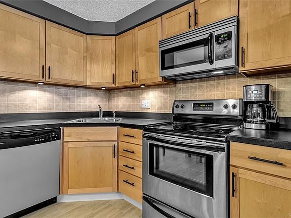 3rd image of 48 Foxberry Dr S #B