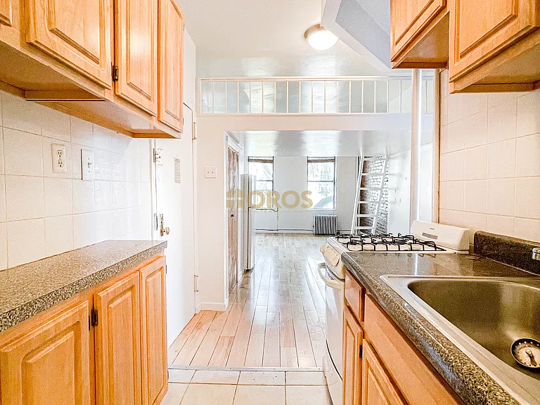 533 E 5th St #9 — Photo 7
