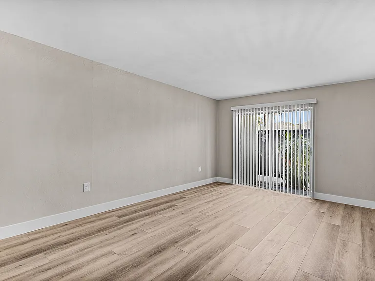 1917 Maravilla Ave #34 — Photo 18