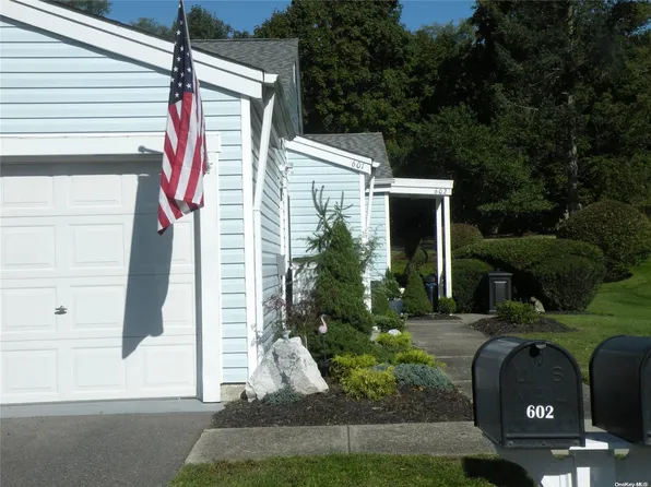 602 Bentley Court #602, Saint James, NY 11780