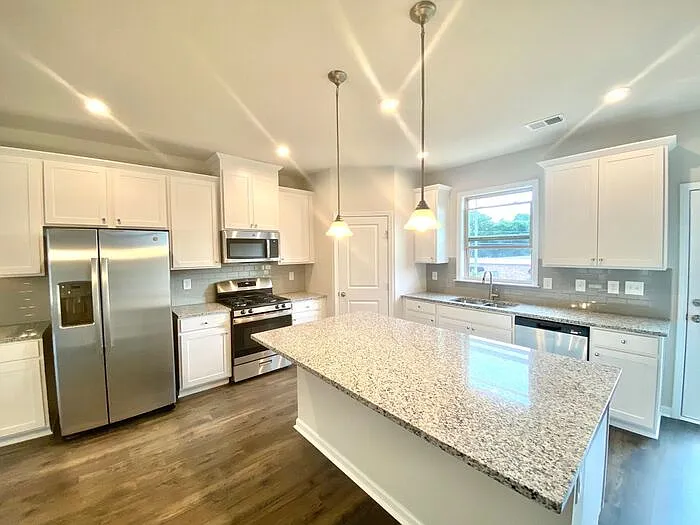 230 Mahone Dr — Photo 3