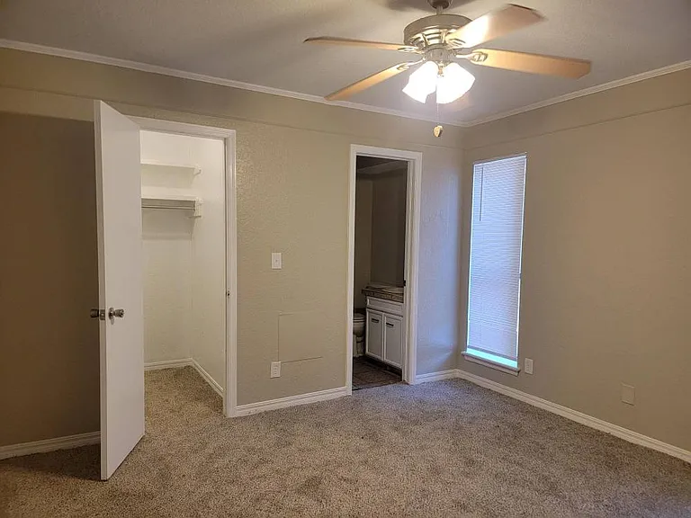 136 N Greenleaf Dr — Photo 6