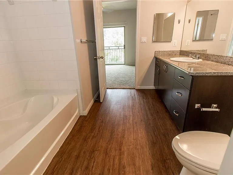 1401 E 4th St #203 — Photo 10