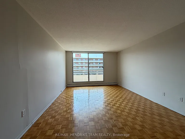 49 Leaside Dr #403 — Photo 4