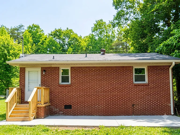 2886 Pigeon Springs Rd — Photo 2