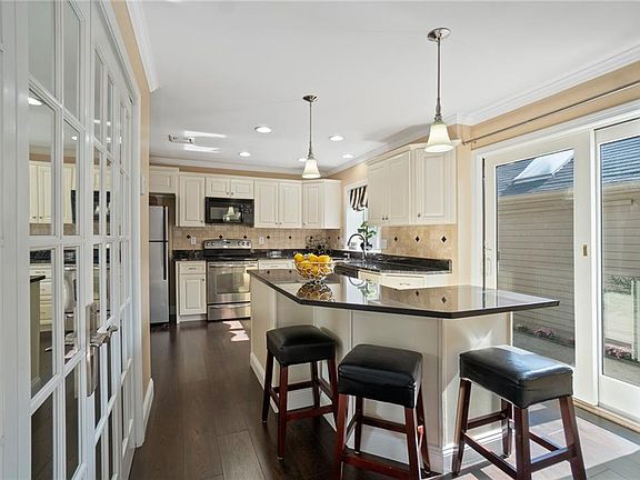 5th image of 108 Pine Glen Dr #108