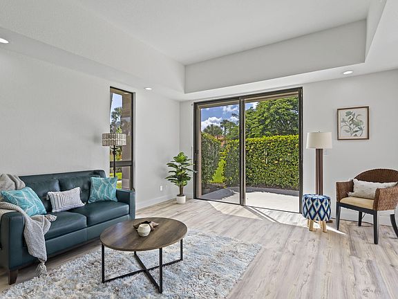 4th image of 3325 SE La Prado Court