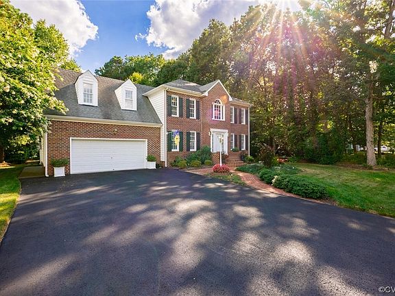 2nd image of 9135 Greenlake Cir