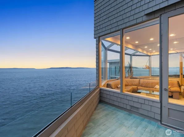 3089 Alki Avenue SW #2, Seattle, WA 98116