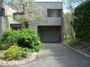 224 Pond Ter #16F, Township Of Washington, NJ 07676