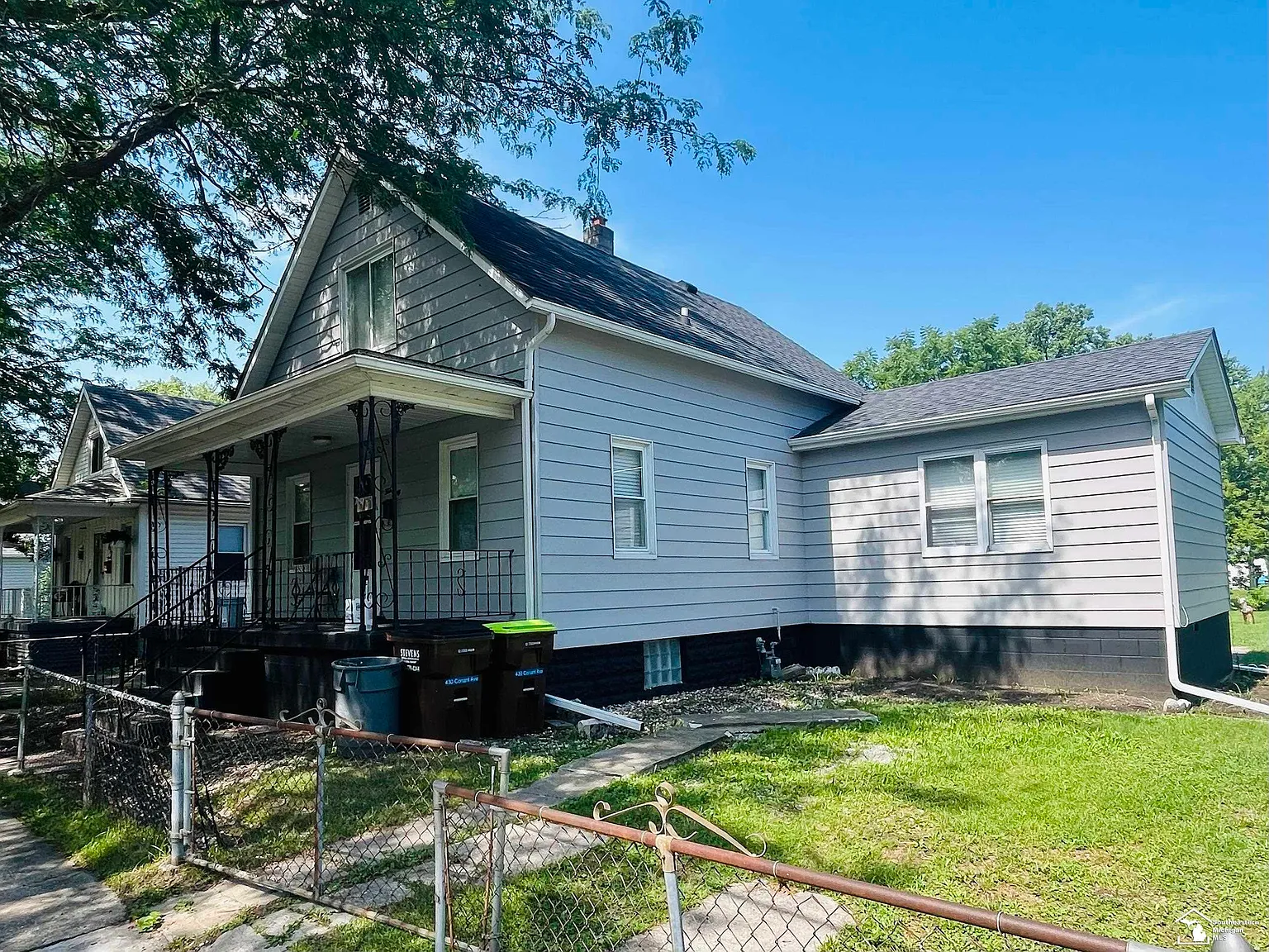 430 Conant St photo 1