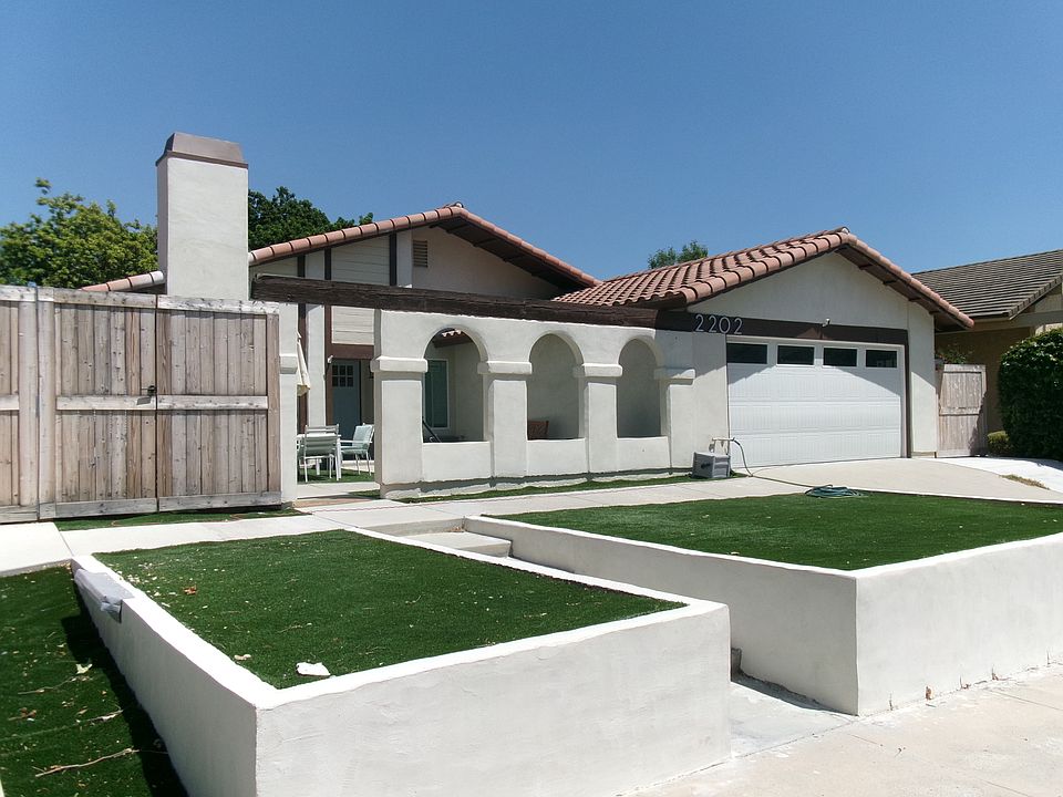 1st image of 2202 Scenic Park St