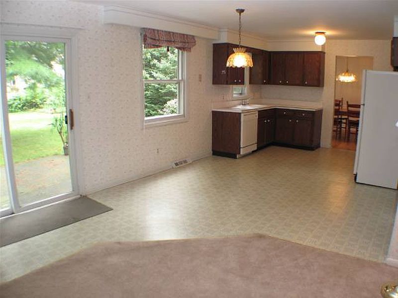 2nd image of 36 BENJAMIN Street