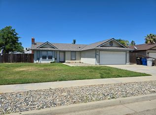 948 Rosewood Ln, Lemoore, CA 93245