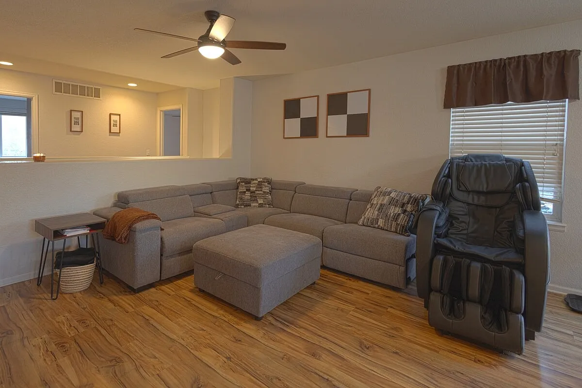 4 bed, 2510 sqft, $3,895 — Photo 4