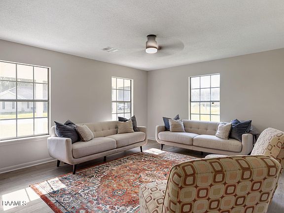 5th image of 129 Satinwood Dr
