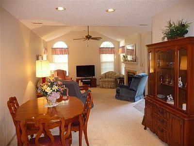 4th image of 31 Newton Square Dr Unit 31-2