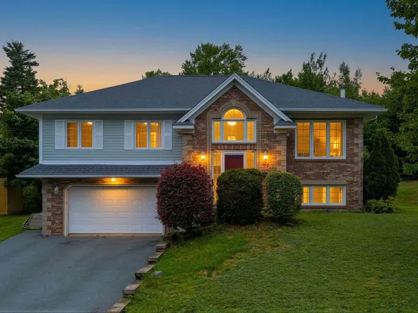 67 Craigburn Dr, Dartmouth, NS B2X 3E6