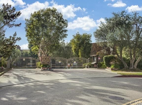 4th image of 6542 Ocean Crest Dr APT B304