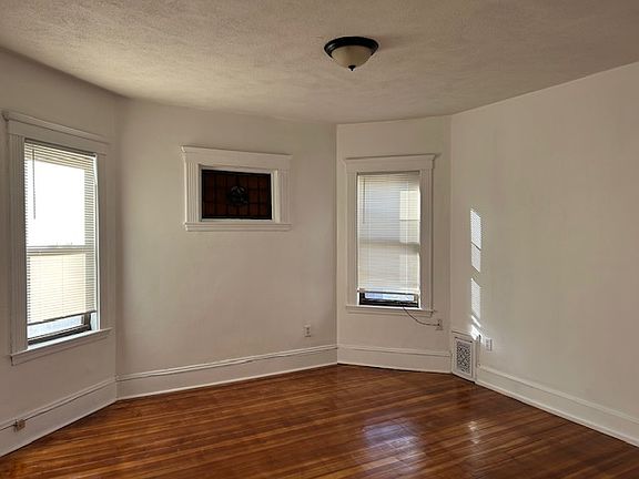 4th image of 60 Everton St Floor 3