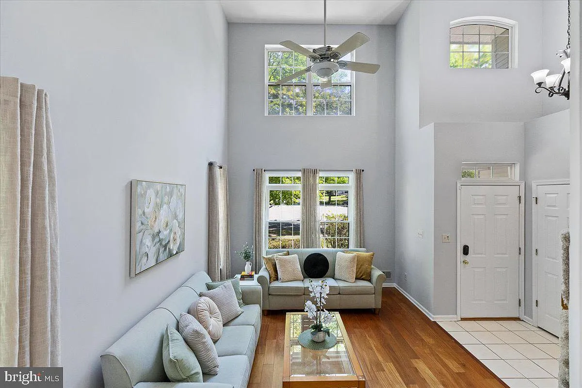 3 bed, 2.5 bath, 1920 sqft, $4,500 — Photo 4