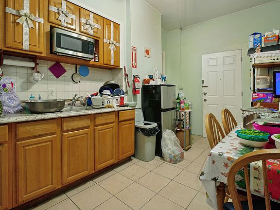 3rd image of 5512 Grant Pl