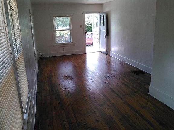 Living room/dining room; hardwood floors