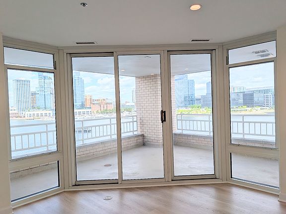 Large balcony off of Livingroom