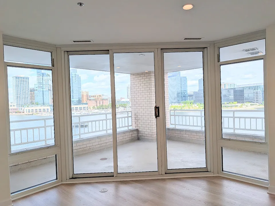 Large balcony off of Livingroom