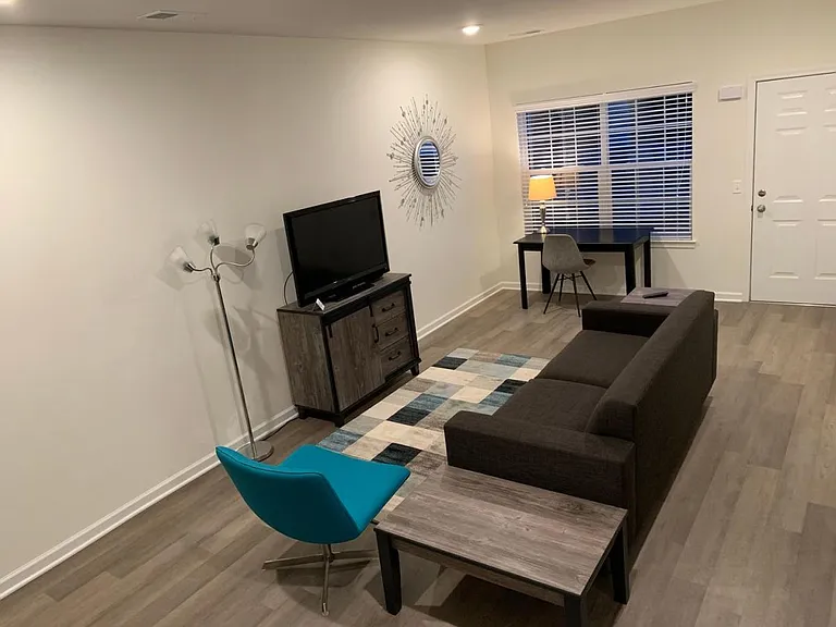 Towne Center Apartments — Photo 38
