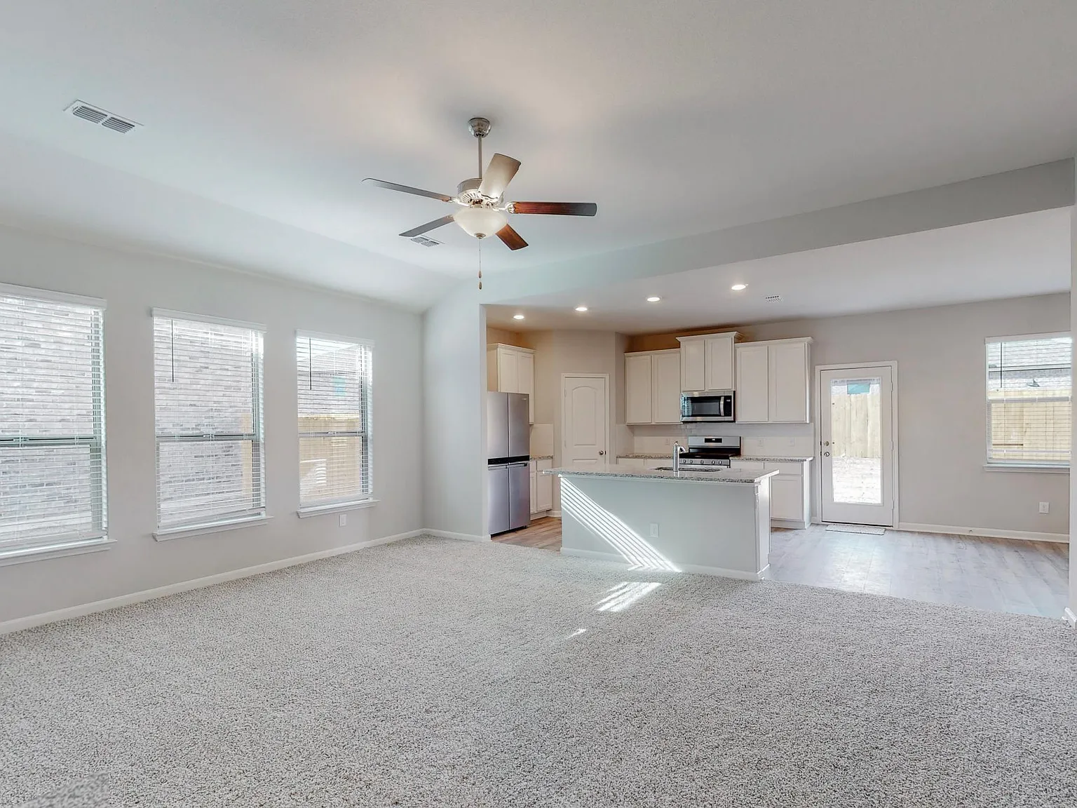 4 bed, 1801 sqft, $1,995 — Photo 2