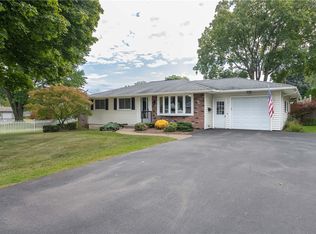 83 Rollingwood Dr, Rochester, NY 14616