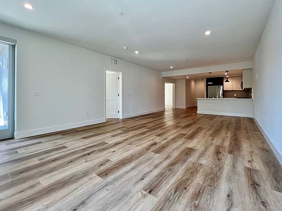 5th image of 5801 Camerford Ave #206