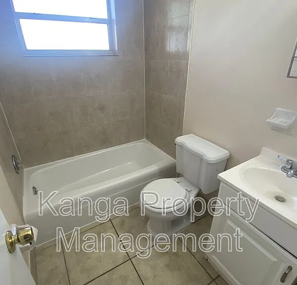 1217 S North St #4 — Photo 10