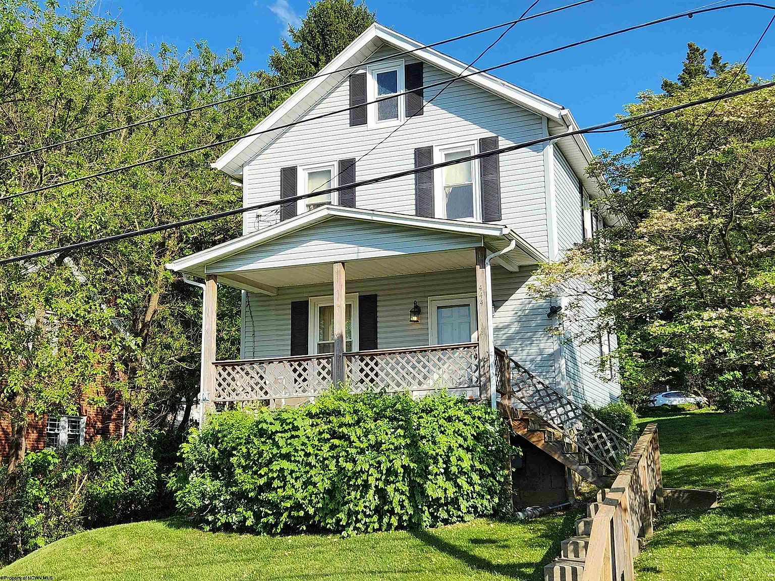 444 Center St photo 1