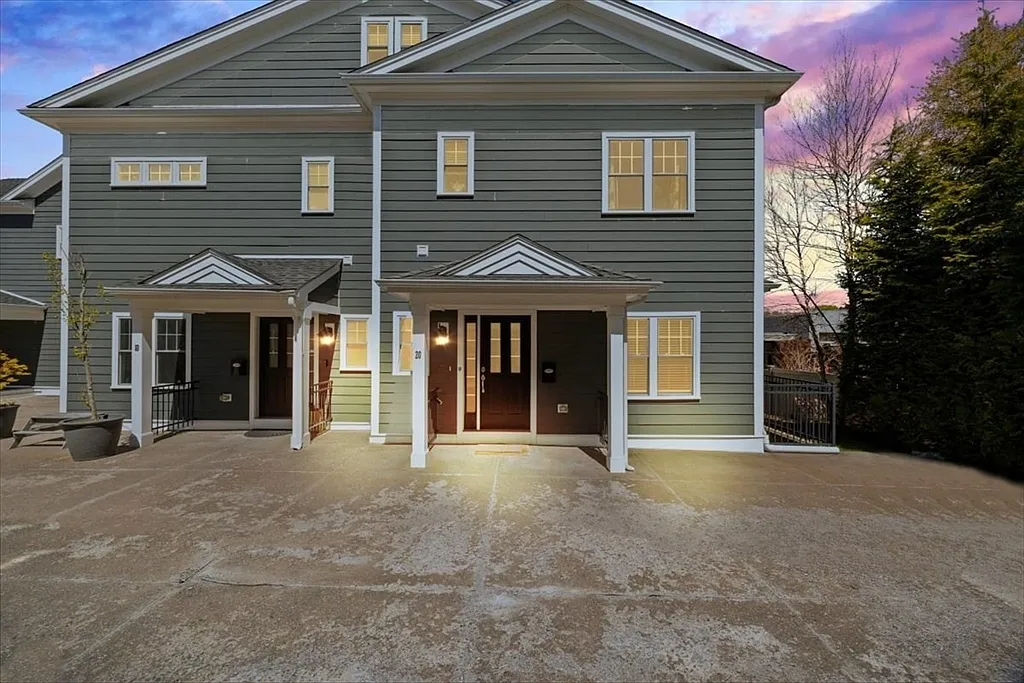 4 bed, 3.5 bath, 3020 sqft, $7,300 — Photo 1