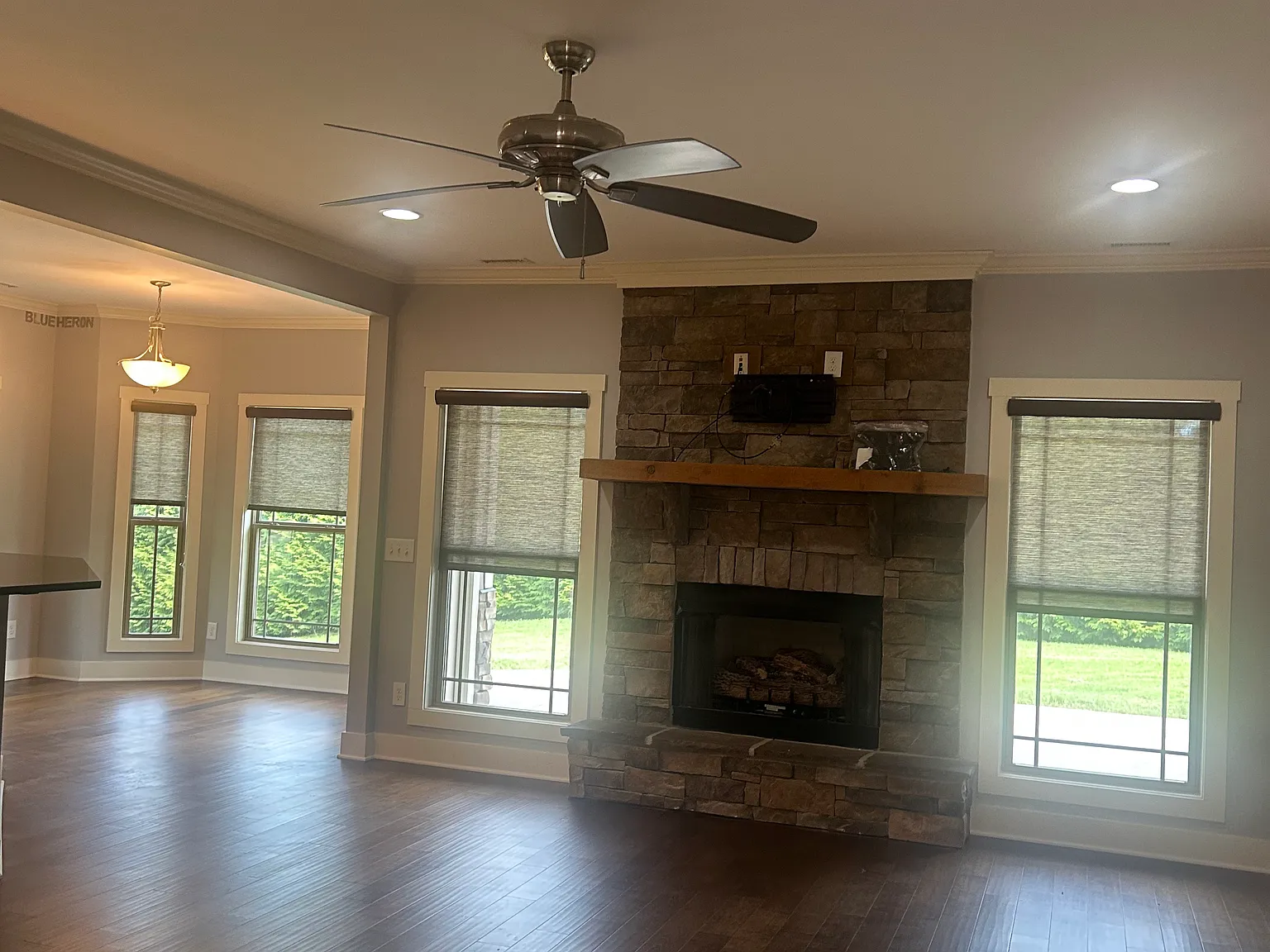 3 bed, 1900 sqft, $3,000 — Photo 2
