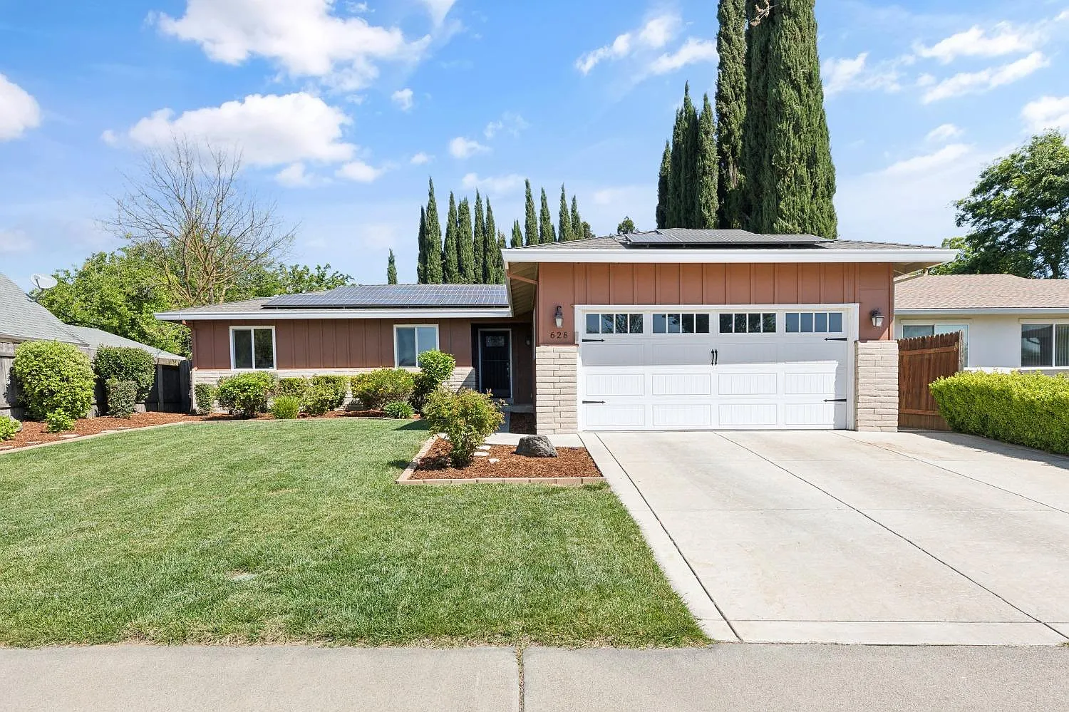 628 Poplar Ln photo 1