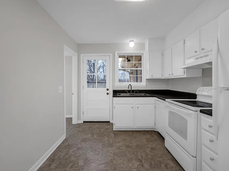 102 Jennings Dr #B — Photo 4