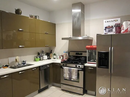 Rented by Kian Realty | media 27