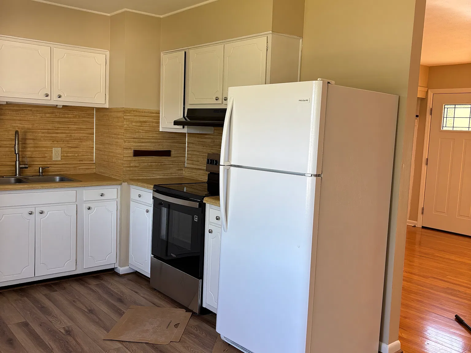 3 bed, 1000 sqft, $2,100 — Photo 4