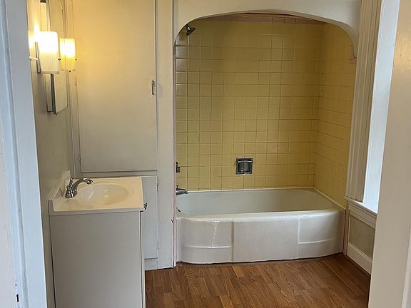 2nd image of 504 W Otterman St #2