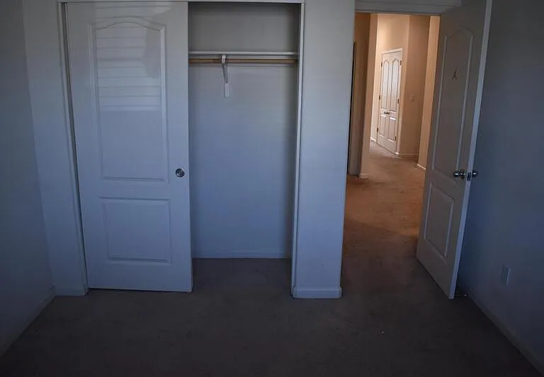 686 Phelps Dr — Photo 20
