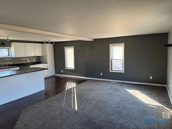 4th image of 909 Hees Ct