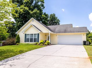 1437 Chessingham Dr, Maryville, TN 37801