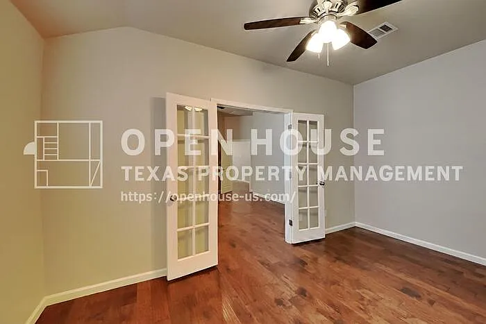 621 Soledad St — Photo 17