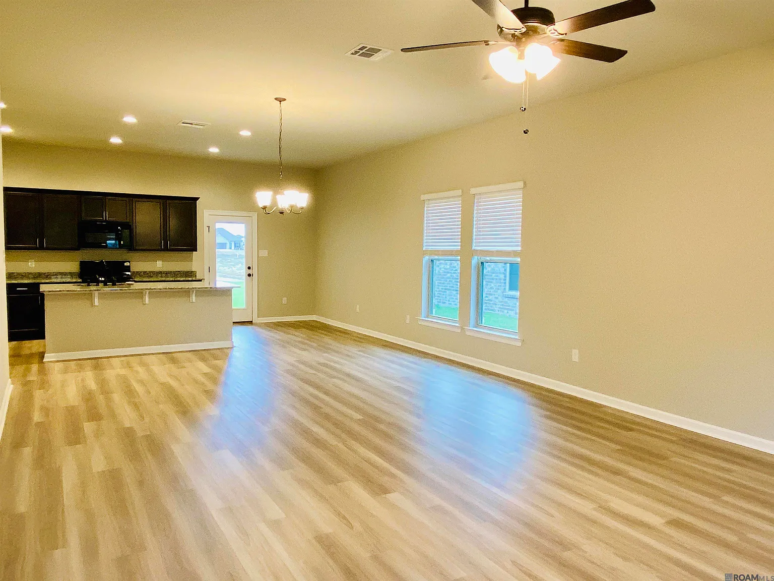 4 bed, 1875 sqft, $2,195 — Photo 2