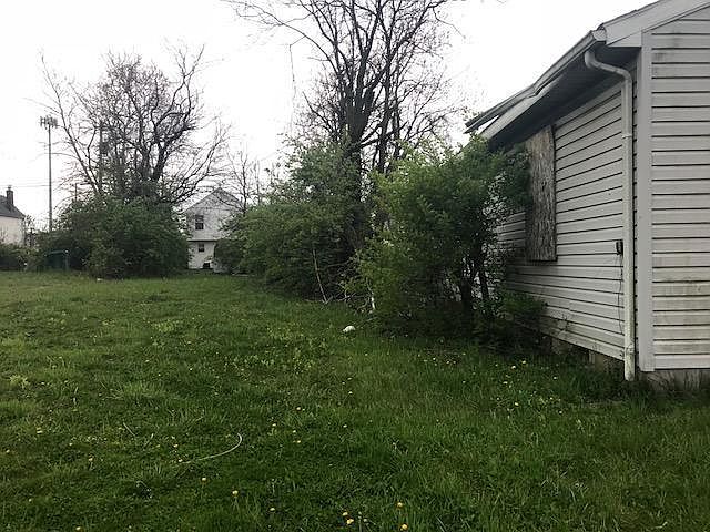 2nd image of 583 E 2nd Ave