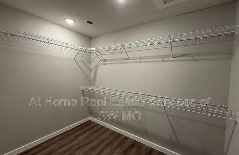 1002 S Rimes Ave — Photo 9